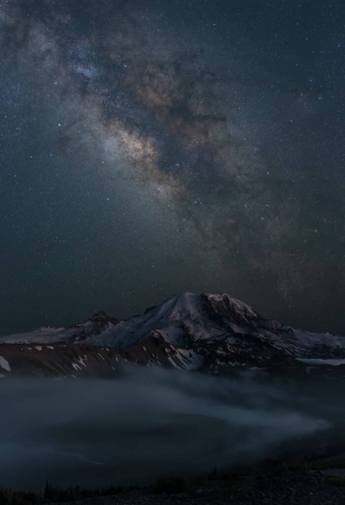 银河系和星星在雷尼尔山