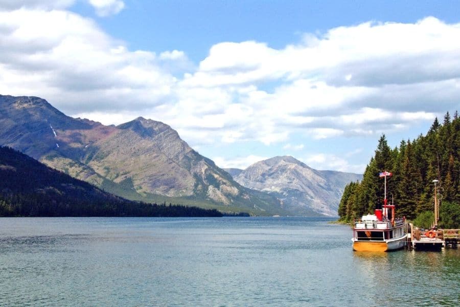 加拿大沃特顿湖游艇之旅